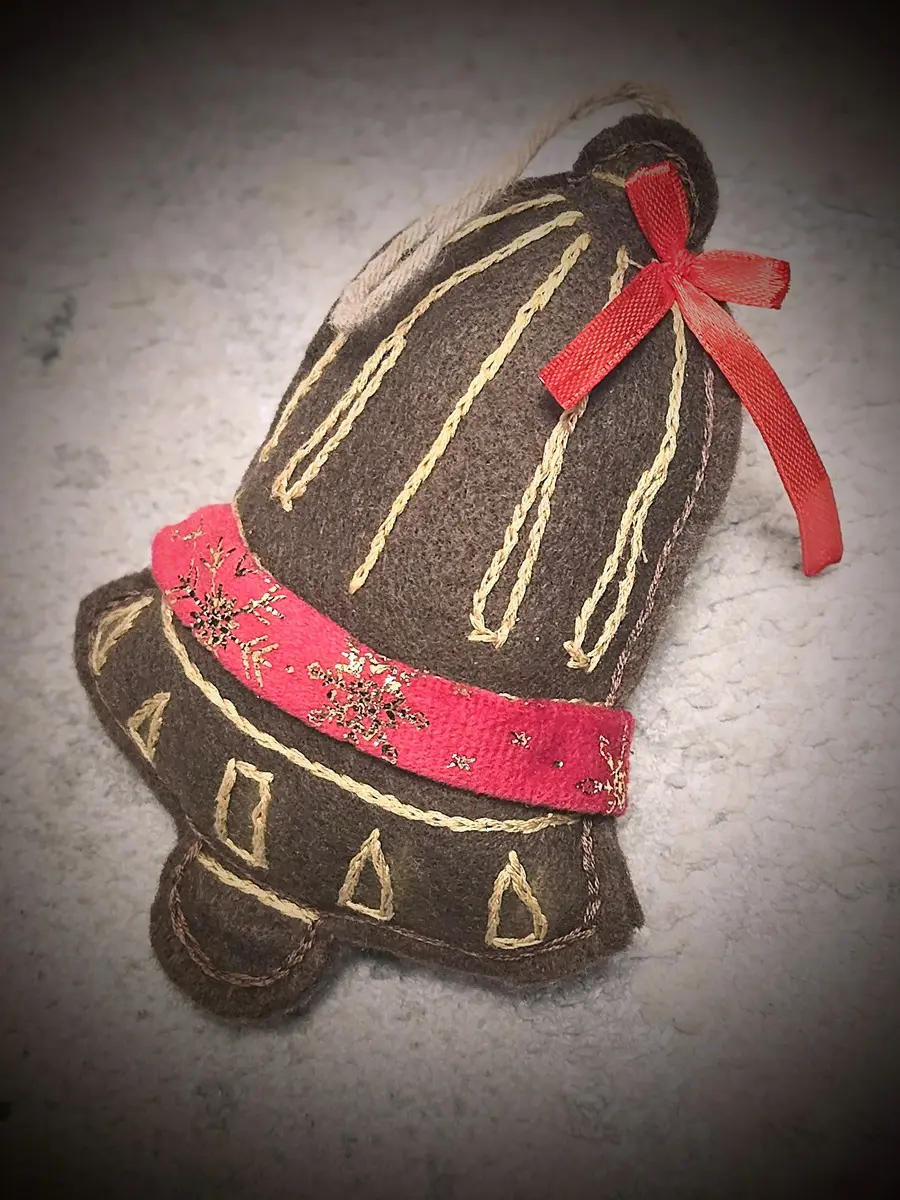 Dzwonek z filcu - ręcznie robione ozdoby na choinkę, ozdoby bożonarodzeniowe, rękodzieło premium